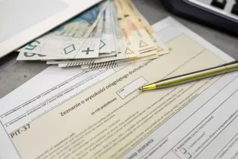 Zeznanie PIT-37, polskie banknoty i długopis. Ogólne zasady podatku dochodowego w praktyce.