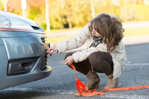 Jak się holuje auto - najważniejsze zasady i unikanie błędów