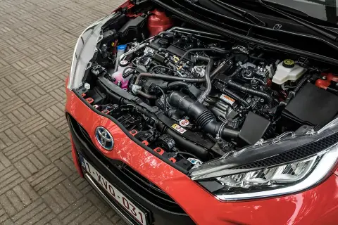 Ile wchodzi płynu do chłodnicy Toyota Yaris i jak uniknąć problemów?