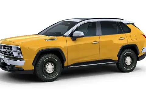 Żółty SUV z chromowanymi elementami i terenowymi oponami. Wygląda jak połączenie nowoczesnego auta z klasycznymi autami buddy.