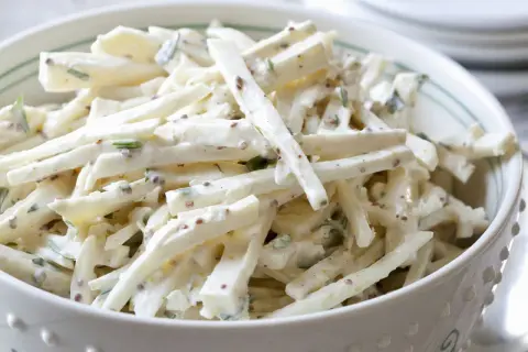 Selleriesalat Rezept: Einfach, klassisch & lecker zubereiten