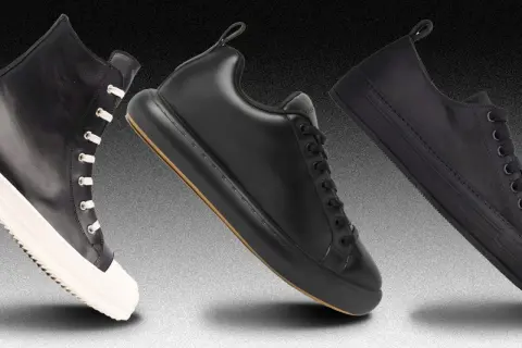 Tre paia di sneakers nere uomo, eleganti e versatili, perfette per ogni outfit.