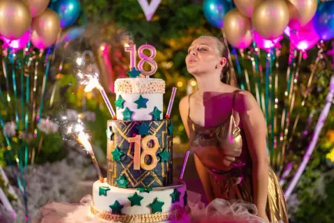 Życzenia na 18 dla kolegi: Jak uczcić dorosłość przyjaciela?