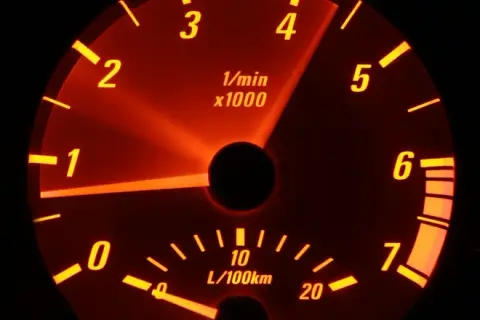 Jakie obroty silnika benzynowego na autostradzie zapewnią oszczędność?