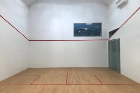 Fitness i squash: jak połączenie tych dyscyplin poprawi Twoją formę