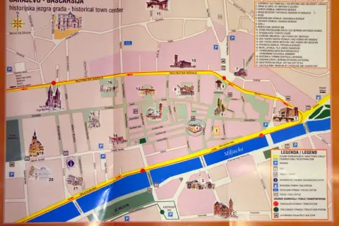 Mapa Baščaršije, historycznego centrum Sarajewa. Zobacz zabytki, muzea i meczety.