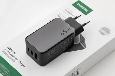 Ładowarka UGREEN 65W z 3 portami. Czy można ładować telefon mocniejszą ładowarką? Tak, ta ładowarka jest bezpieczna.