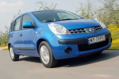 Nissan Note pojemność baku: E11 vs E12. Ile km na rezerwie?