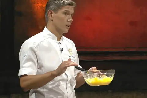 Kock visar hur man gör hollandaisesås recept.