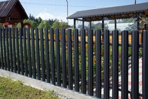 Jakie ogrodzenie jest najtańsze? Odkryj ekonomiczne opcje dla Ciebie