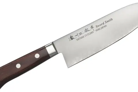 Nóż santoku - odkryj jego wszechstronność w kuchni i zastosowania