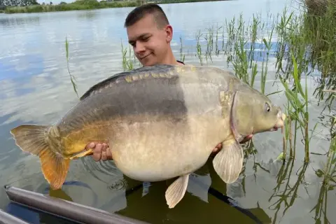 Gdzie można łowić ryby z kartą wędkarską? Odkryj najlepsze miejsca