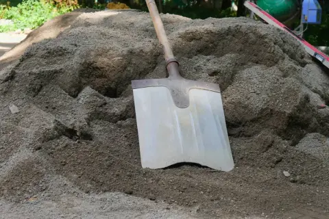 Ile kosztuje 1m3 betonu? Sprawdź aktualne ceny i oszczędź na budowie!