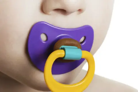 Jak często wymieniać smoczki, aby zapewnić bezpieczeństwo dziecka?