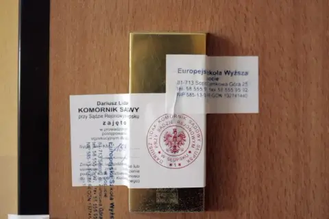 Co może zabrać komornik z mieszkania rodziców? Uniknij utraty rzeczy