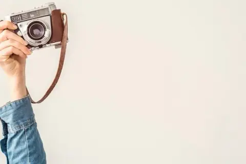 Jak wyglądał pierwszy aparat fotograficzny? Fascynująca historia i design