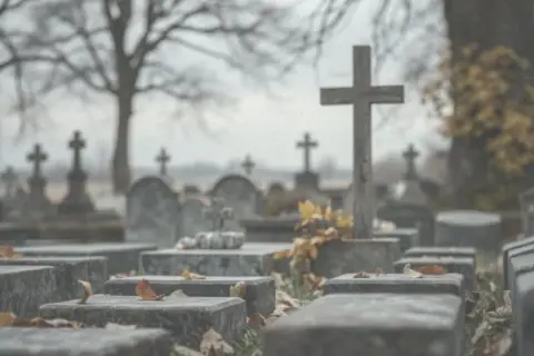 Jak sprawdzić datę pogrzebu w Gdyni – proste sposoby i źródła informacji