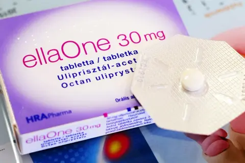 Pigułka dzień po bez recepty ellaOne 30mg. Dyskusja o jej dostępności to starcie lewicy z prezydentem.