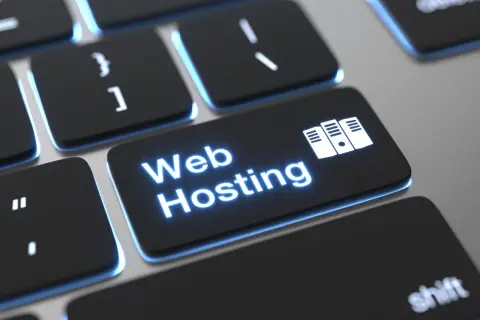 Klawisz "Web Hosting" z ikoną serwerów, podświetlony na niebiesko. Idealny do rozpoczęcia przygody z hostingiem współdzielonym.