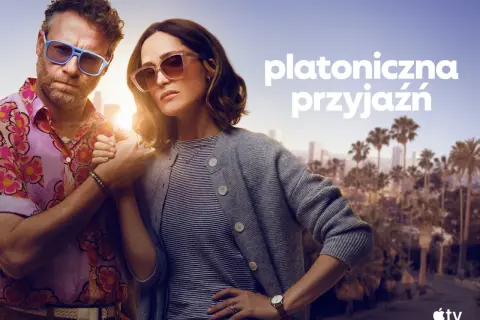 Para w okularach przeciwsłonecznych, trzymająca się za ręce, symbolizuje platoniczną miłość i przyjaźń na tle miasta.