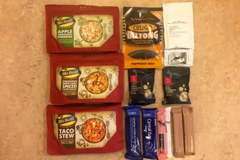 Mat på vandring: Blå Band-måltider, biltong, nötter och energibars för äventyret.