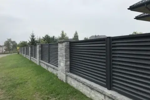 Ogrodzenie panelowe: co ile słupki, aby uniknąć błędów w montażu