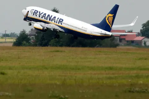 Skąd lata Ryanair? Odkryj lotniska w Polsce i popularne trasy