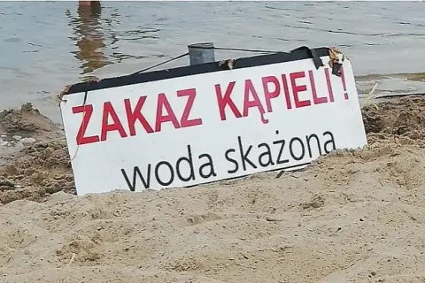 Zamknięte kąpieliska nad Bałtykiem: Sprawdź, gdzie dziś bezpieczna kąpiel