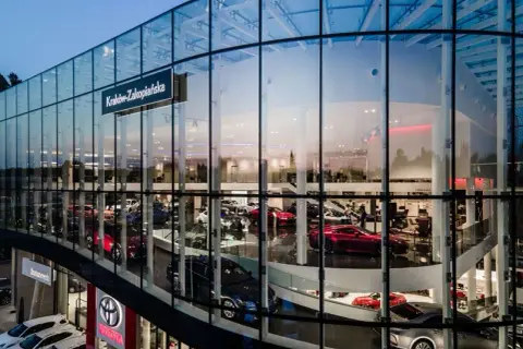 Pierwszy salon Toyoty w Polsce: historia, otwarcie i znaczenie