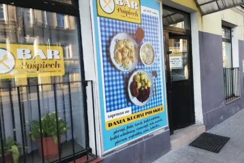 Bar Pospiech w Lublinie, gdzie zjesz tanio polskie dania: pierogi, flaki, żeberka. Od 1981 roku.