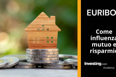 Casa in legno su monete. Euribor: cos'è e come influenza mutuo e risparmio.