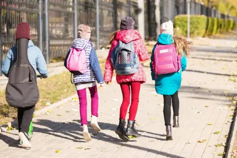 Co to jest chodnik i jakie ma znaczenie dla bezpieczeństwa pieszych