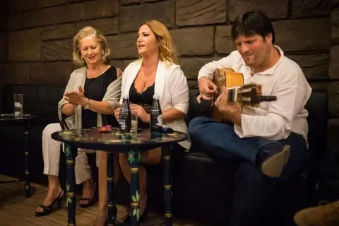El Lola: Flamenco, Tapas y cómo reservar tu experiencia andaluza