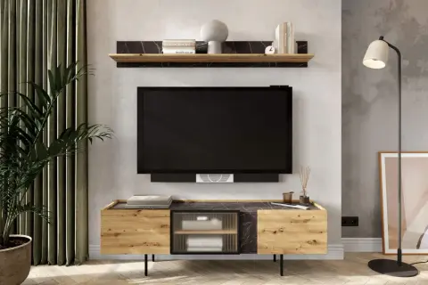 Nowoczesna szafka RTV z drewnianymi frontami i czarnym blatem to idealne rozwiązanie, co postawić pod wiszący telewizor.