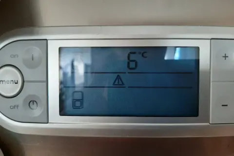 Alarm w lodówce LG: Jak wyłączyć i co robić, gdy dzwoni?