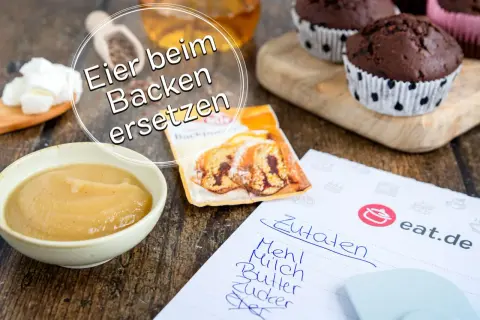Apfelmus, Backpulver & Zutatenliste für backen ohne ei. Schokoladenmuffins sind bereit!