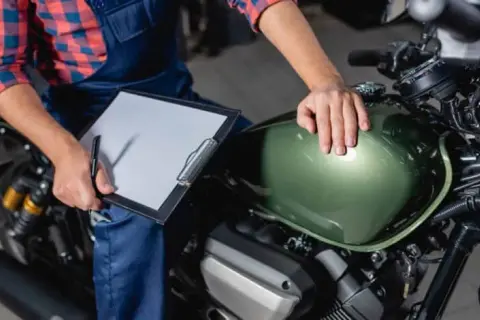 Ile kosztuje rejestracja motoroweru? Sprawdź wszystkie opłaty i uniknij niespodzianek!