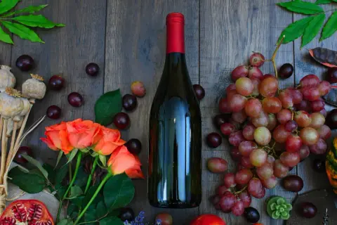 Czy wino jest wegańskie? Odkryj, co naprawdę zawiera Twoje wino