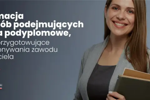 Uśmiechnięta kobieta z notatnikiem. Informacja o tym, co daje studium podyplomowe, w tym przygotowanie do zawodu nauczyciela.