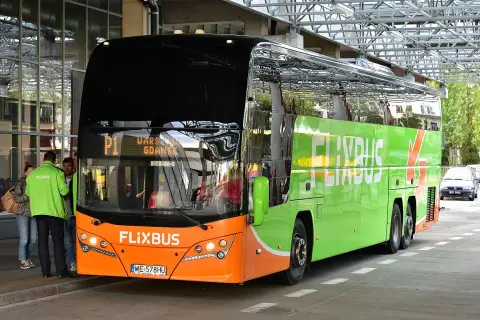 Młociny Flixbus: Jak łatwo znaleźć przystanek i uniknąć stresu?