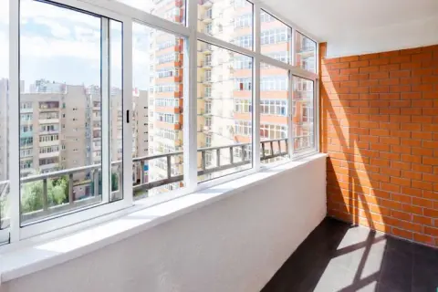 Jak zabudować balkon w bloku? Formalności, koszty i porady