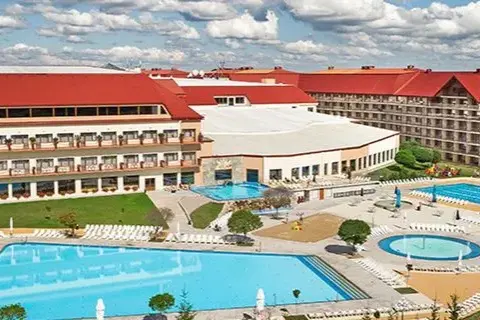 Ile kosztuje obiad w hotelu Gołębiewskim? Ceny, zniżki i menu