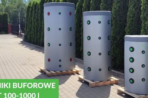 Trzy bufory ciepła 1000l stoją na paletach. Zastanawiasz się, na ile wystarczy bufor ciepła 1000l?