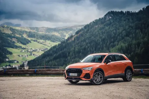 Nowe Audi Q3: Zaskakujące Zmiany i Udoskonalenia Kompaktowego SUV-a