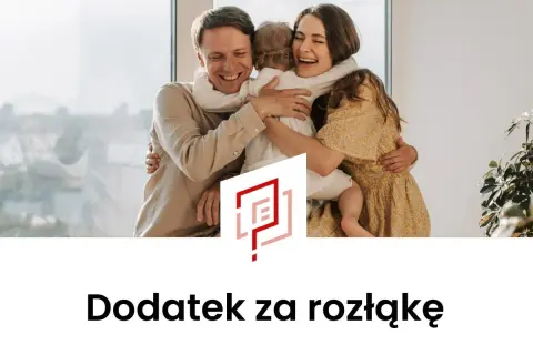 Szczęśliwa rodzina przytula się. Dowiedz się, ile wynosi dodatek za rozłąkę.