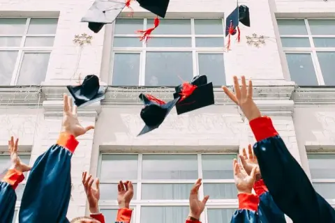 Ubezpieczenie zdrowotne po studiach 4 miesiące – co musisz wiedzieć