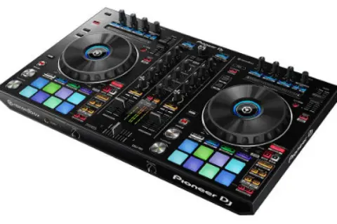 Na czym gra DJ? Od kontrolera po klub: przewodnik dla początkujących