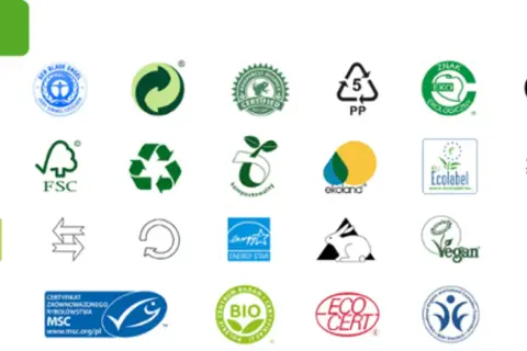 Kolekcja znaków ekologicznych, symboli recyklingu i certyfikatów, które świadczą o ciekawych projektach ekologicznych.