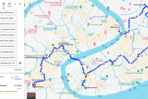Venedig an einem Tag: Eine Route durch Kanäle und Gassen, vorbei an Sehenswürdigkeiten wie der Libreria Acqua Alta und dem Rialtomarkt.