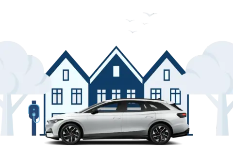 En vit elbil laddas vid ett hus. Tänk på vad som ingår i leasing av bil för en bekymmersfri vardag.